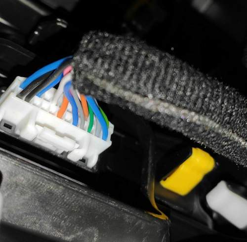Der Stecker im Inneren.