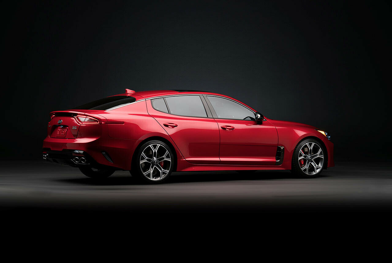 Mit einer Länge von 4,83 Metern überragt der Kia Stinger die meisten Mittelklasse-Konkurrenten
