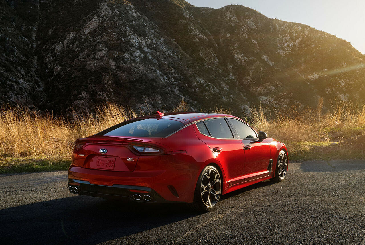 Der Kia Stinger GT sprintet in 5,1 Sekunden aus dem Stand auf Tempo 100, verspricht der Hersteller