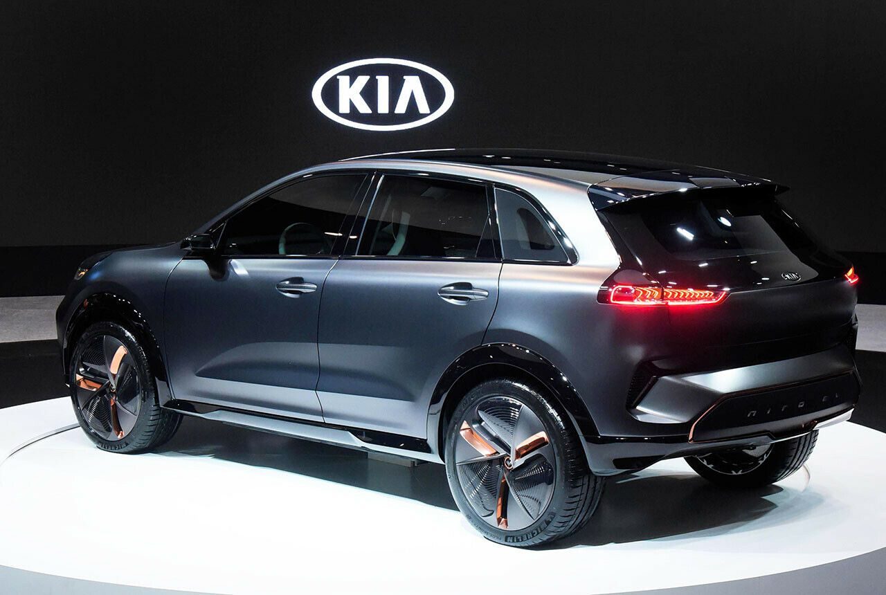 Die Studie des Kia Niro EV orientiert sich optisch am Serienmodell, weicht aber in vielen Details davon ab