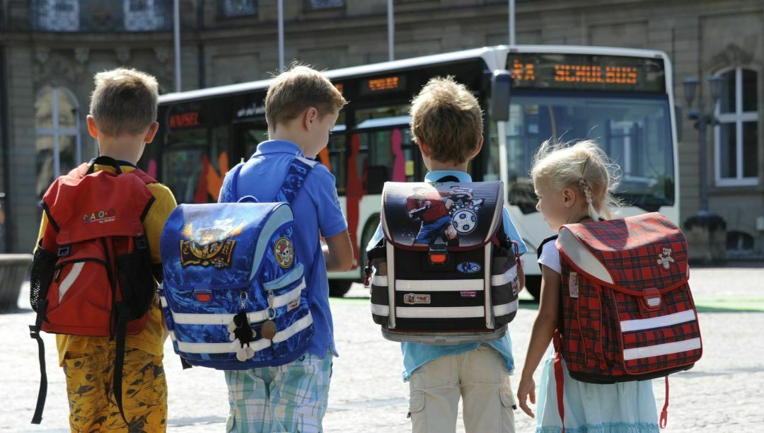 Der Schulweg zu Fuß ist für Kinder die beste Möglichkeit, den Straßenverkehr kennenzulernen. Zu dem Ergebnis kommt eine Studie der Universität Wuppertal