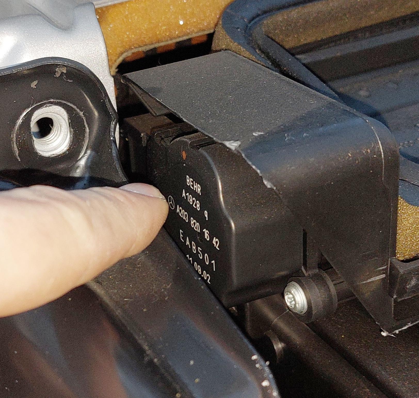 Klack Klack Klack... Jetzt hat's meinen auch erwischt... Stellmotor