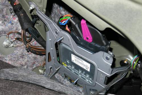 Burmester-endstufe-w205-mit-hk-steckverbinder-1