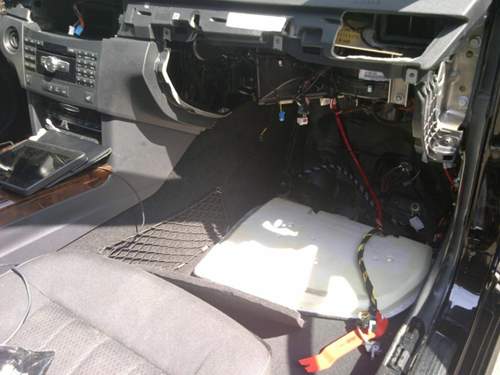 Auto-zerpflueckt