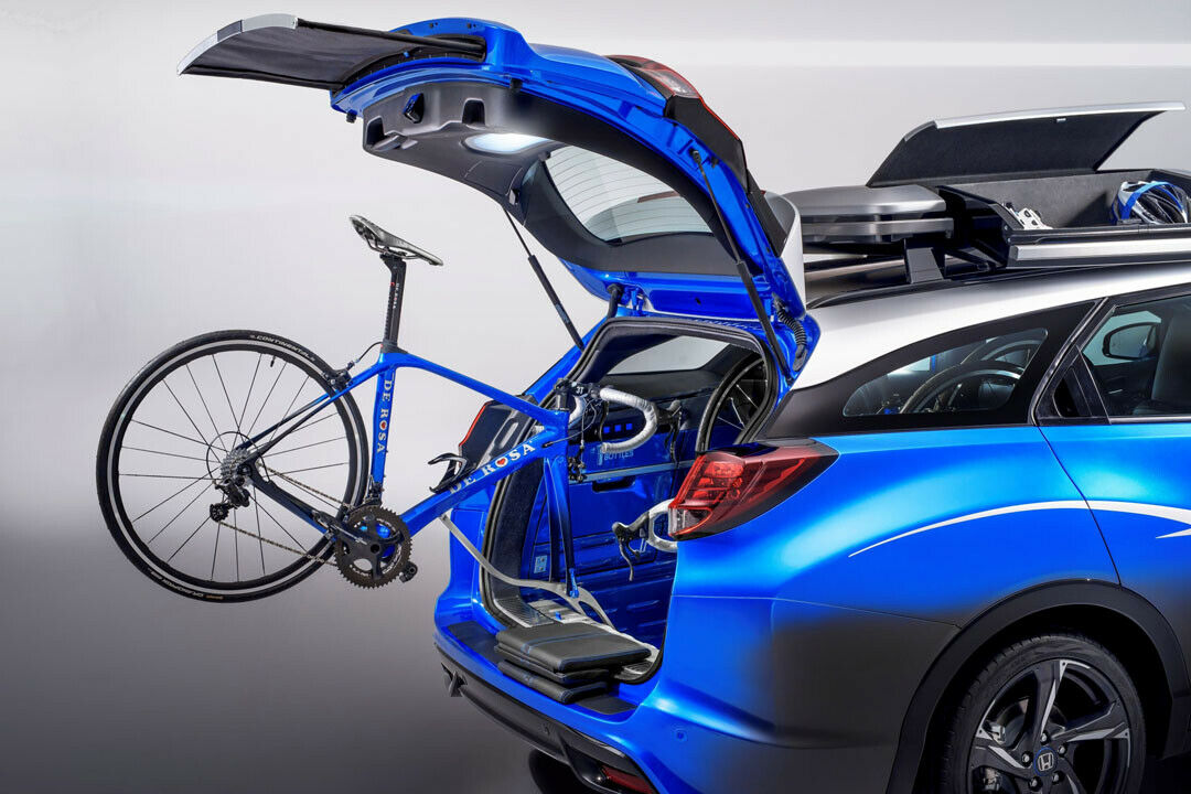 Groß genug für zwei Fahrräder: Der Honda Civic Tourer hat den größten Kofferraum seiner Klasse