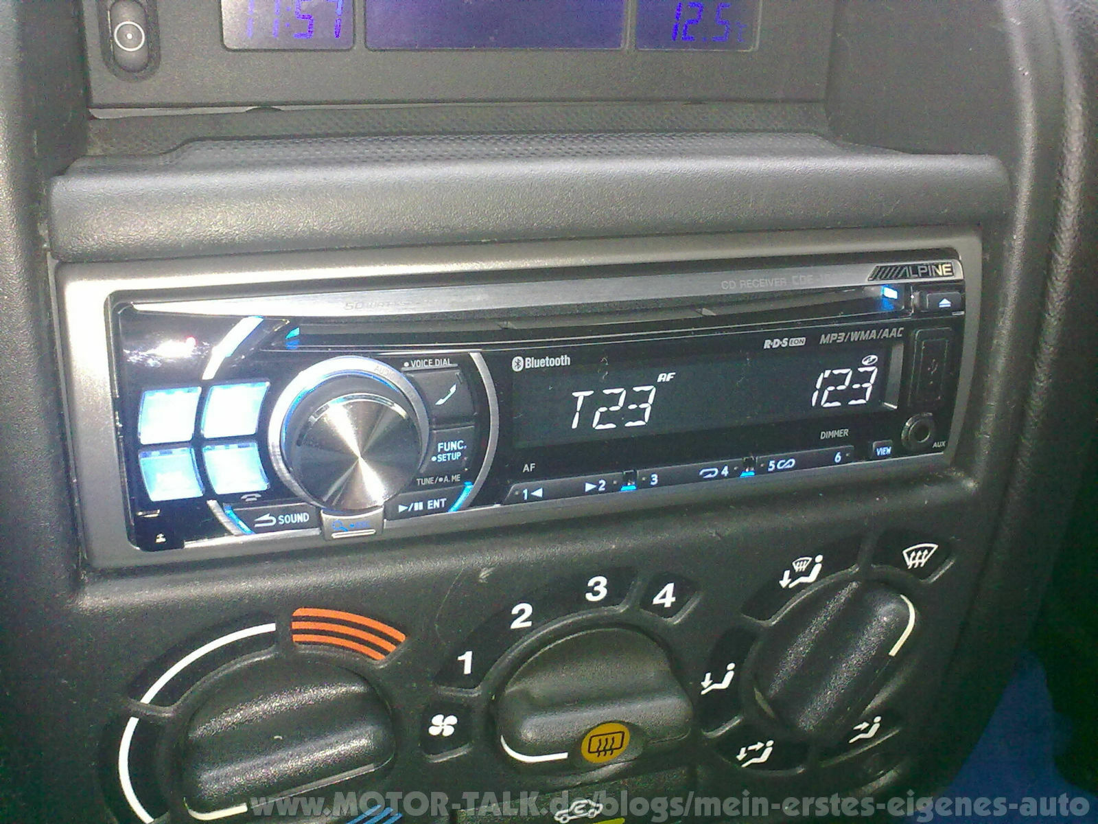 Klasse Sound: Das Alpine CDE-104 BTi