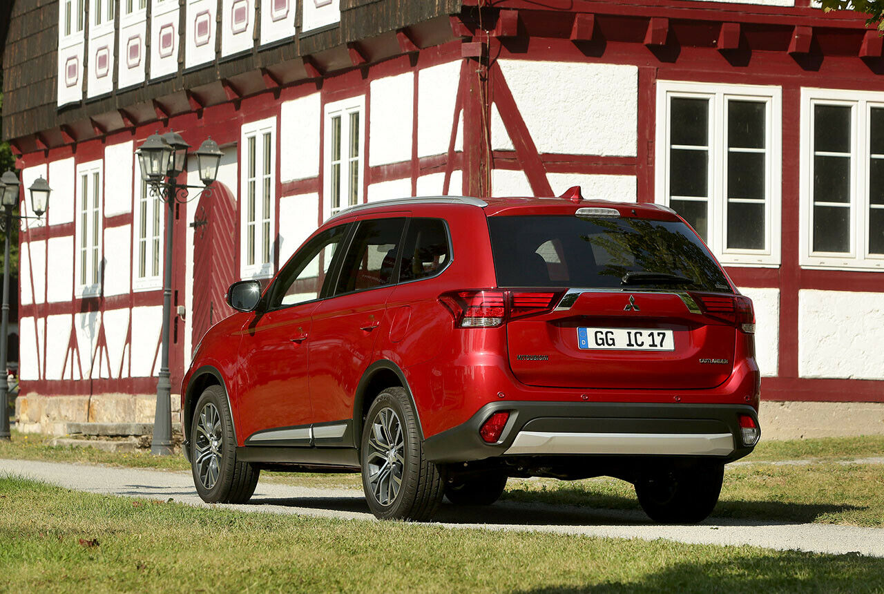 Die Preise für den Mitsubishi Outlander starten jetzt bei 24.990 Euro für den Benziner mit zwei angetriebenen Rädern
