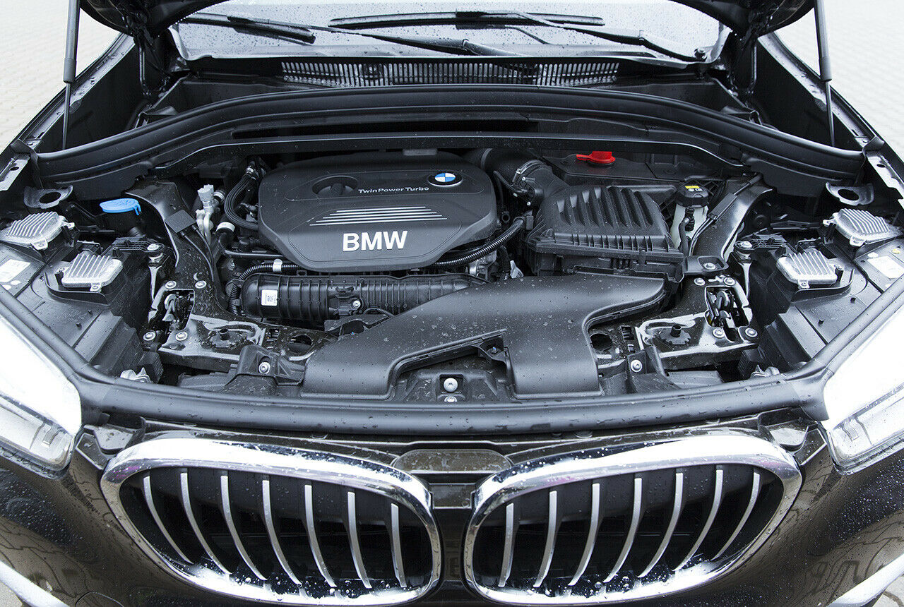 Der X1 xDrive25i schöpft 231 PS aus 2,0 Litern Hubraum, das Drehmoment liegt bei 350 Nm