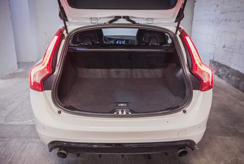 Angeblich bietet der Volvo V60 deutlich weniger Platz im Kofferraum als die deutsche Konkurrenz. In der Praxis wirkt das nicht so