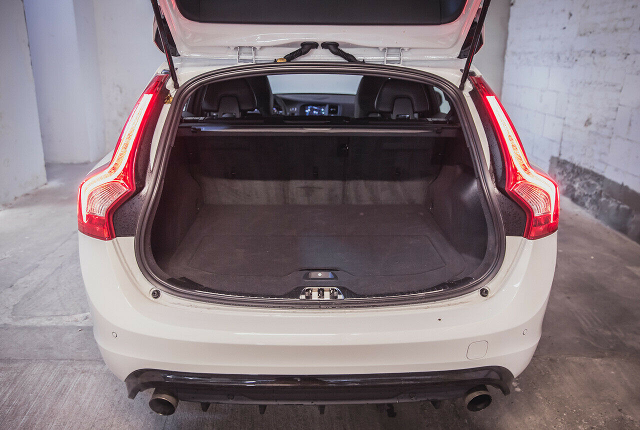 Angeblich bietet der Volvo V60 deutlich weniger Platz im Kofferraum als die deutsche Konkurrenz. In der Praxis wirkt das nicht so