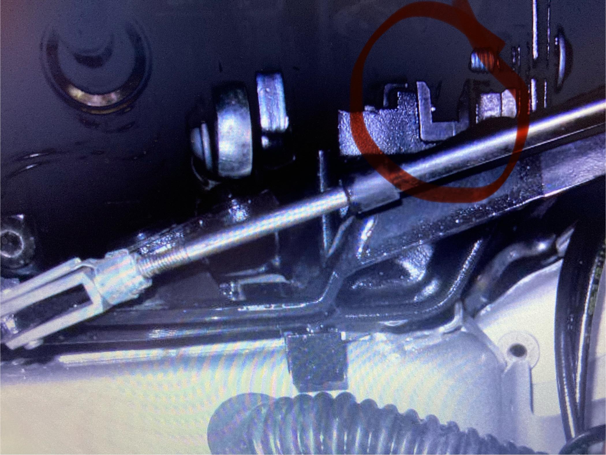 Kleinteil im Kofferraum gefunden. Was ist das? Bilder