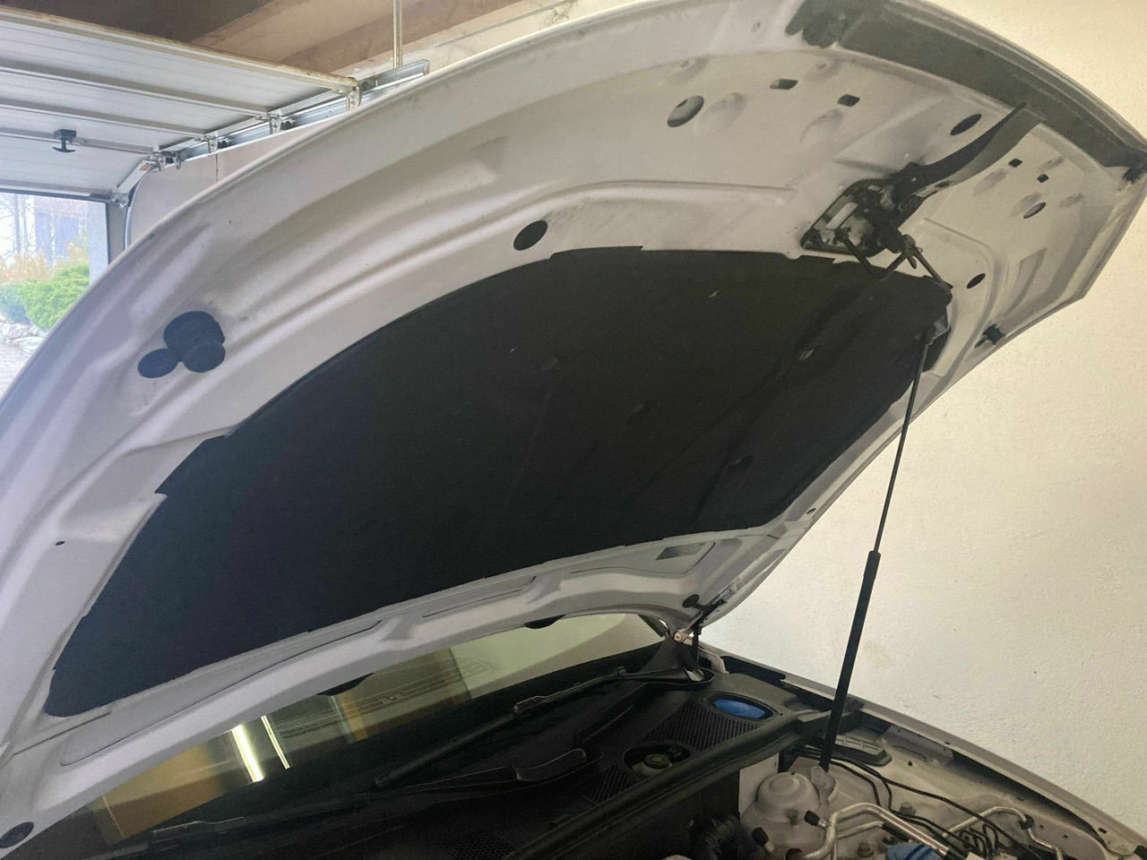 Knacken am Scheibenrahmen beim A5 Cabrio durch Verdeck-Fanghaken