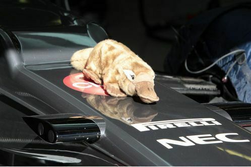 kobayashi-faehrt-absolute-bestzeit-sauber-f1-test-barcelona-f498x333-f4f4f2-c-fa0bcadf-572856