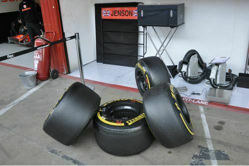 kobayashi-faehrt-absolute-bestzeit-formel-1-test-barcelona-24-2-2012-jenson-button-mclaren-f498x333-f4f4f2-c-2b20ea2c-572807