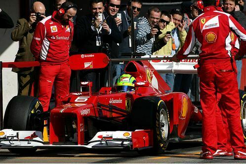 kobayashi-faehrt-absolute-bestzeit-formel-1-test-barcelona-24-2-2012-felipe-massa-ferrari-f498x333-f4f4f2-c-8f118645-572873