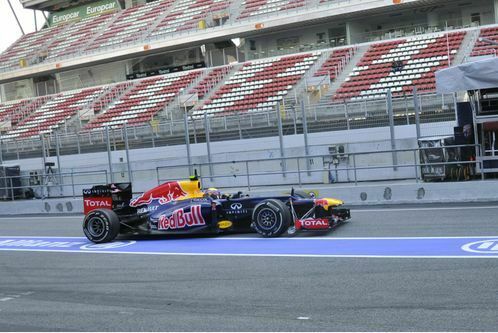 kobayashi-faehrt-absolute-bestzeit-formel-1-test-barcelona-24-2-2012-mark-webber-red-bull-f498x333-f4f4f2-c-3a268b72-572804
