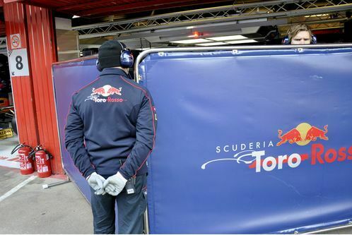 kobayashi-faehrt-absolute-bestzeit-formel-1-test-barcelona-24-2-2012-toro-rosso-f498x333-f4f4f2-c-4ac9b615-572797