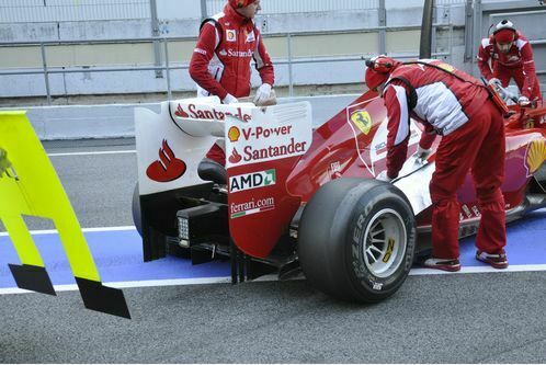 kobayashi-faehrt-absolute-bestzeit-formel-1-test-barcelona-24-2-2012-felipe-massa-ferrari-f498x333-f4f4f2-c-7f36fe98-572794