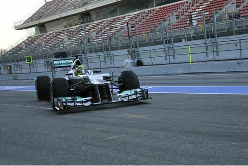 kobayashi-faehrt-absolute-bestzeit-formel-1-test-barcelona-24-2-2012-nico-rosberg-mercedes-gp-f498x333-f4f4f2-c-f949733-572790