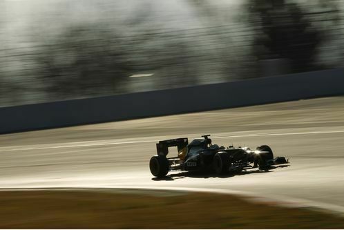 kobayashi-faehrt-absolute-bestzeit-formel-1-test-barcelona-24-2-2012-vitaly-petrov-caterham-f498x333-f4f4f2-c-f480dc54-572948