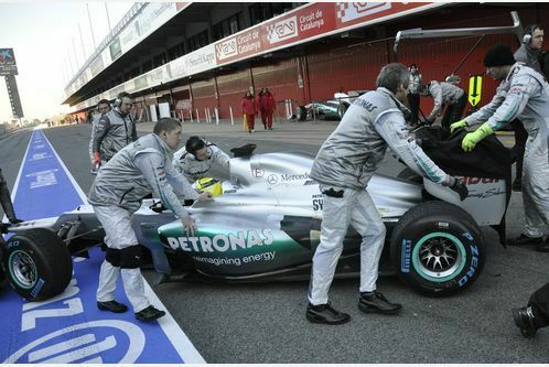 kobayashi-faehrt-absolute-bestzeit-formel-1-test-barcelona-24-2-2012-nico-rosberg-mercedes-gp-f498x333-f4f4f2-c-7bd47982-572791