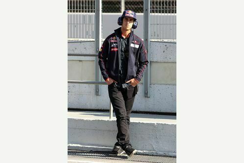 kobayashi-faehrt-absolute-bestzeit-formel-1-test-barcelona-24-2-2012-daniel-ricciardo-toro-rosso-f498x333-f4f4f2-c-49dbd8e0-572944