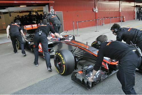 kobayashi-faehrt-absolute-bestzeit-formel-1-test-barcelona-24-2-2012-jenson-button-mclaren-f498x333-f4f4f2-c-ab23726d-572803