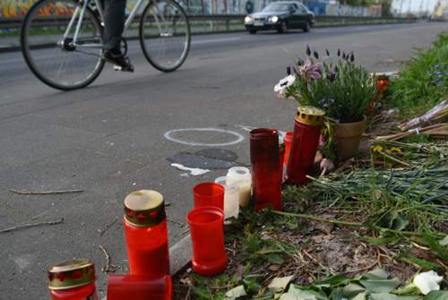 Eine Radfahrerin kam bei einem illegalen Autorennen im April 2015 ums Leben