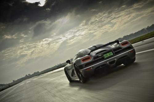 Der Agera leistet 960 PS und ist über 300 km/h schnell