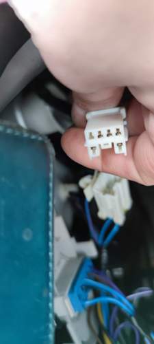 Stecker zum Anschließen des Kabelbaums