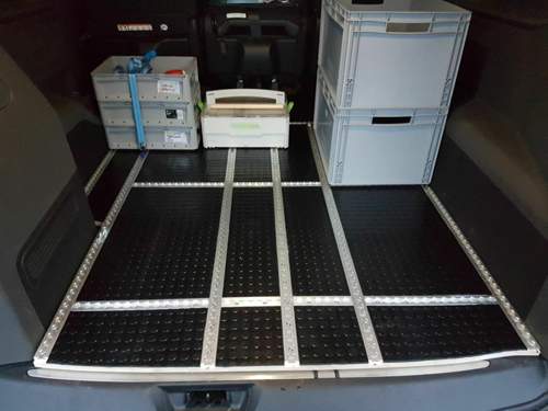 Fertig eingebauter Laderaumboden