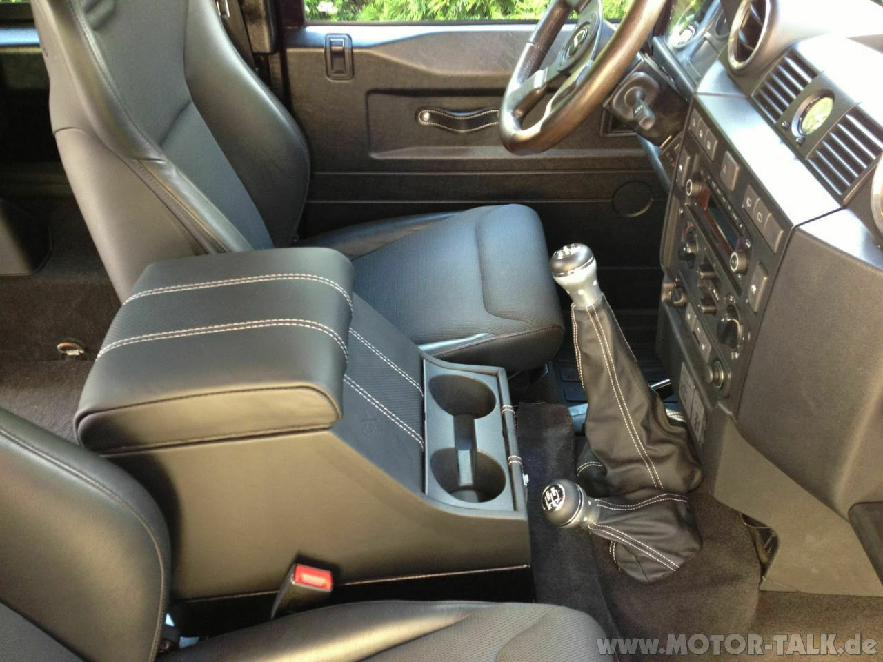 Komfortabel Reisen im Land Rover Defender