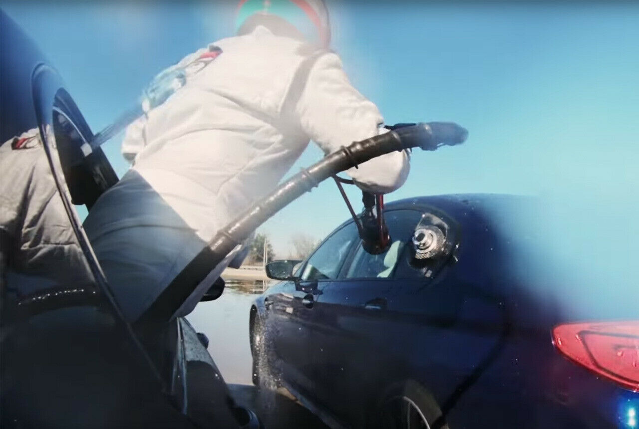 Die Tank-Vorrichtung an den BMW M5 F90 kennt man aus dem Motorsport