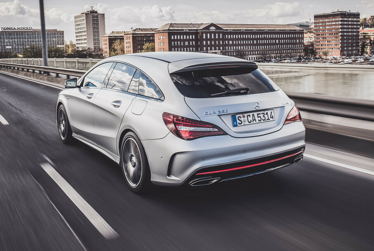 Die Sportversion fährt mit einem strafferen Fahrwerk und einigen anderen Änderungen für mehr Dynamik