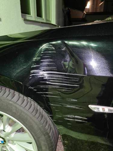 BMW Kotfluegel links E91.jpg