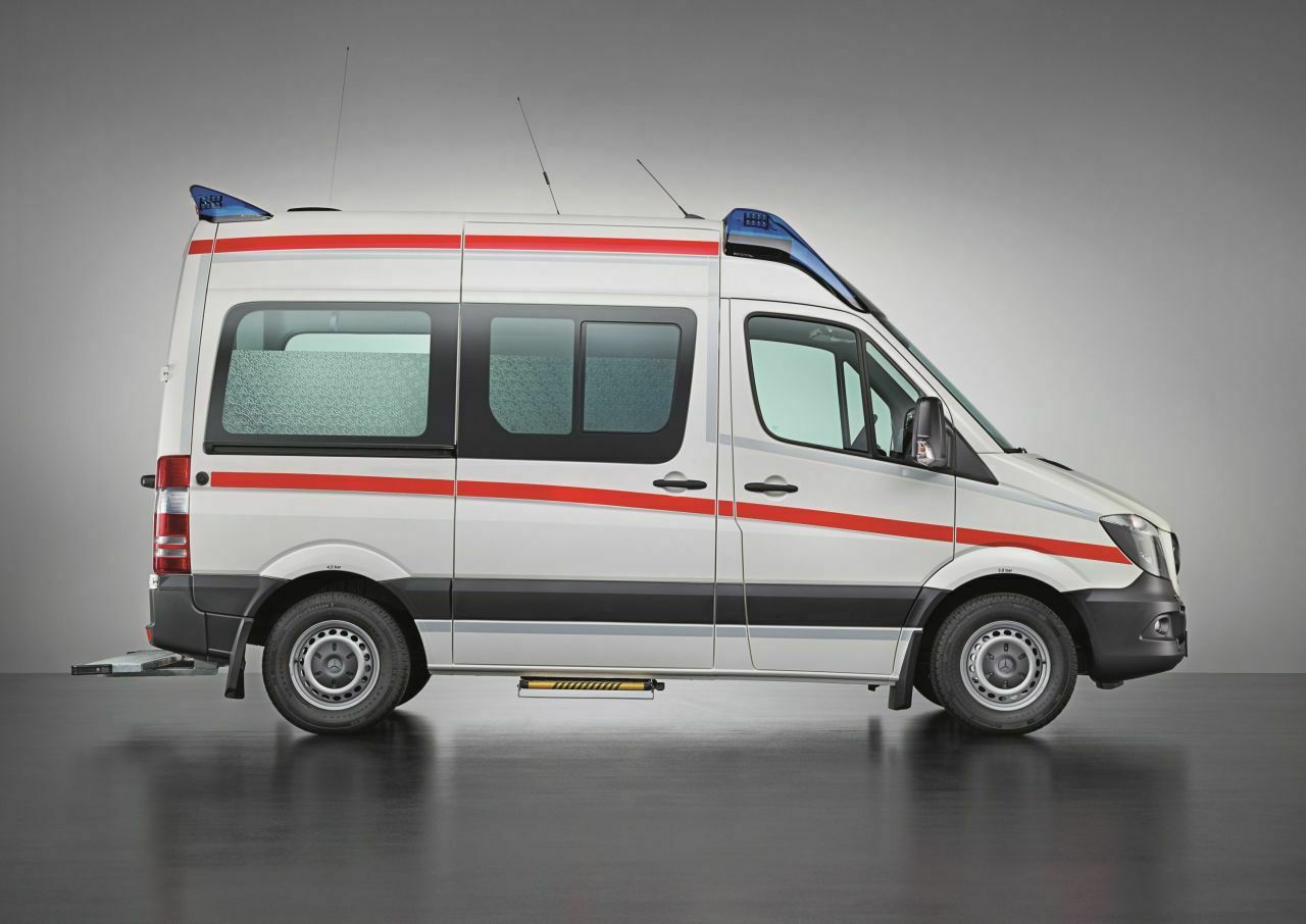 Der Sprinter als Krankentransporter, umgebaut von Ambulanz Mobile aus Schönebeck/Elbe