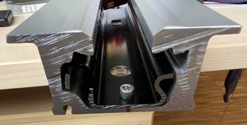 Querschnitt Bodenschiene T7