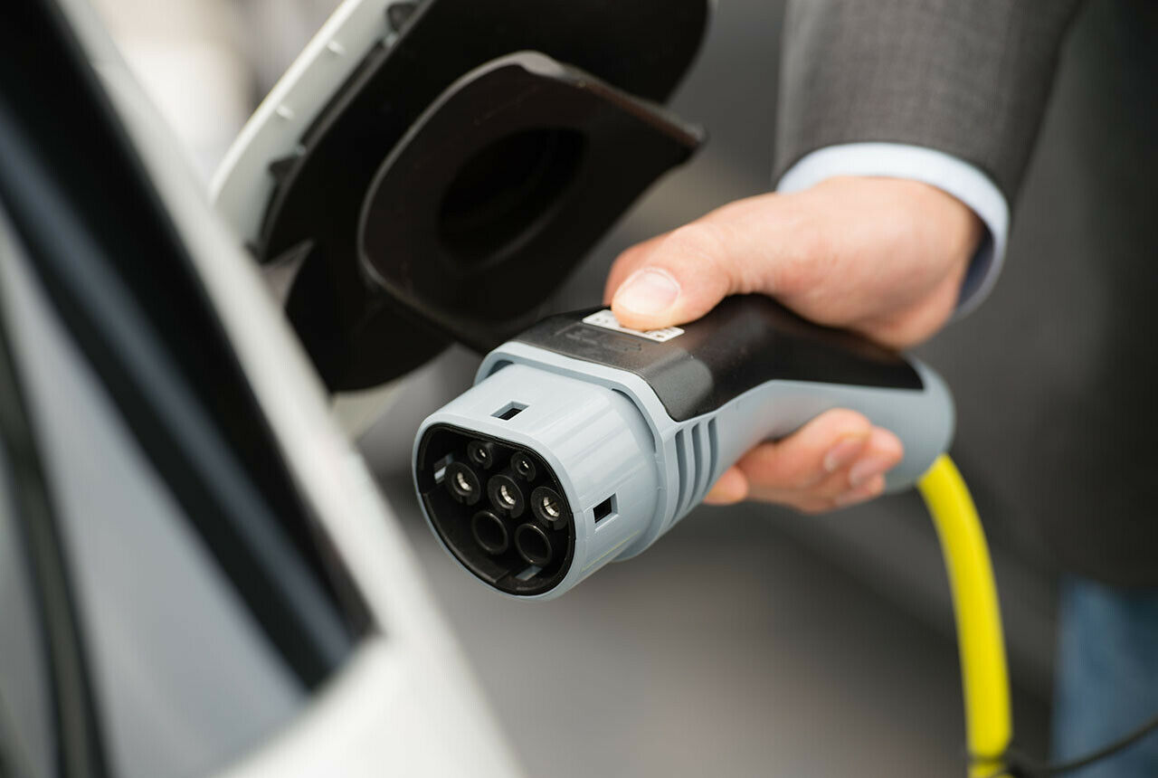 Branchenexperten kritisieren, es würden mit der Steuererleichterung hauptsächlich Luxuslimousinen gefördert. Fahrräder und E-Bike gingen leer aus