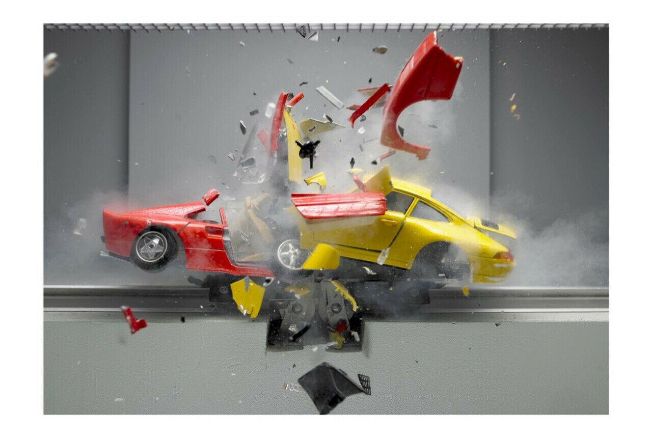 Der Unfall zweier Modellautos von Martin Klimas: Untitled (Car 162095), 2010 (c) Martin Klimas