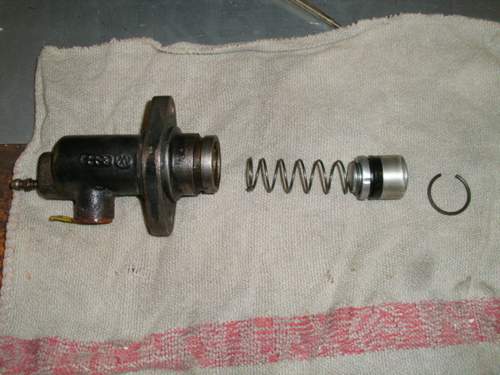 1-t-3-kupplungsnehmerzylinder