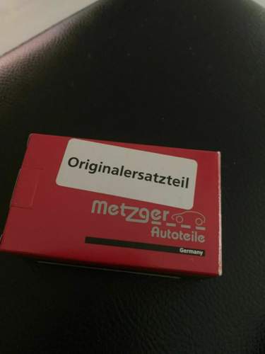 Das Teil ist da, drin ist er auch und mit allem drum und dran 20 min Arbeit. Fehlerauslesen wurde auch gemacht somit steht jetzt in der Garage Fehlerfrei. Ich Danke euch an alle fuer eure Muehe. Bis bald..jpg