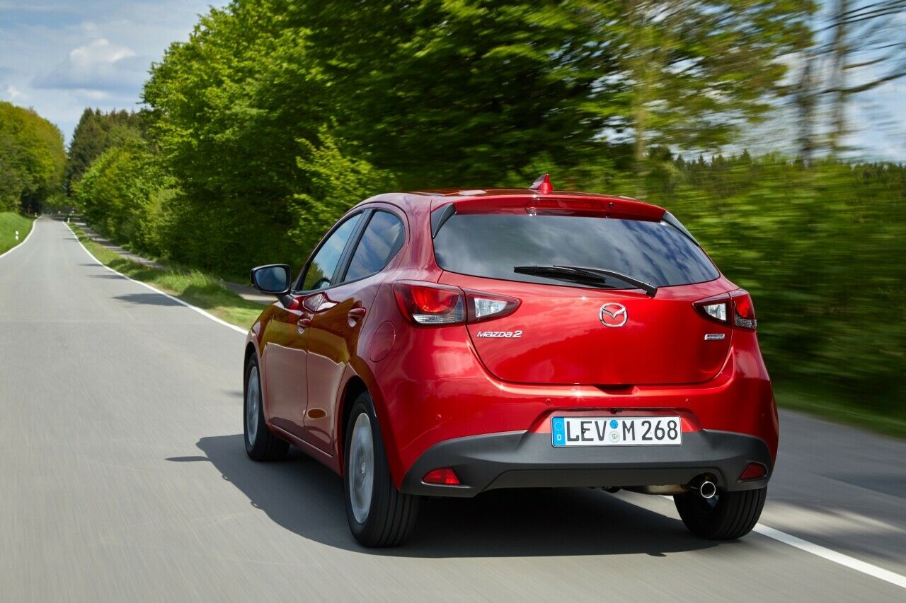 Verbesserte Assistenten und Displays sowie das System Torque-Vectoring sind neu im Mazda 2 und CX-3