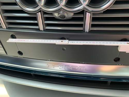 E-tron Kennzeichentraeger.jpg