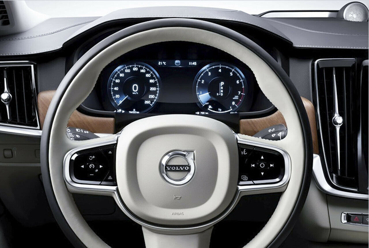 Die Instrumente im Volvo V90 sind als TFT-Display ausgelegt