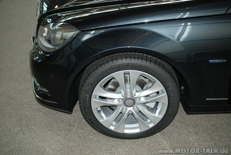 Lack: Schwarz standard oder metallic