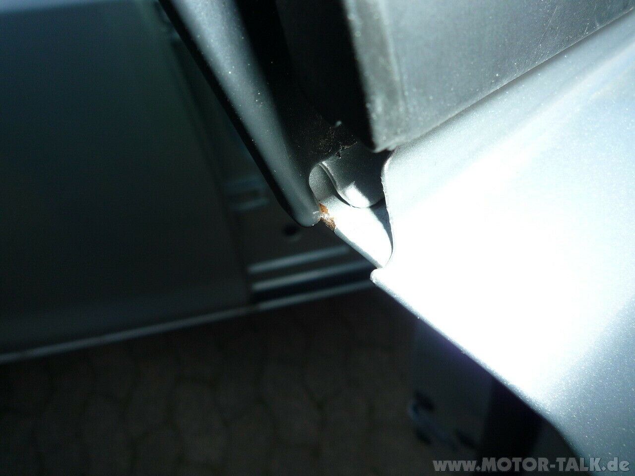 Lackabplatzer und Rost an der Fahrer/Beifahrertür wegen B-Säulenblende