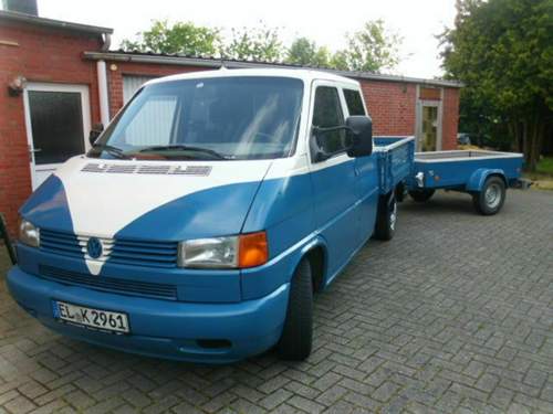Vw-t4-doka-und-anhaenger-gespann-in-selber-farbe