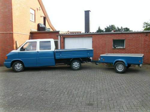 Vw-t4-doka-und-anhaenger-gespann-in-selber-farbe