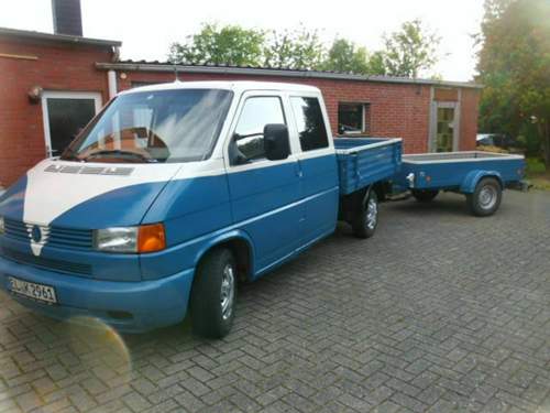 Vw-t4-doka-und-anhaenger-gespann-in-selber-farbe