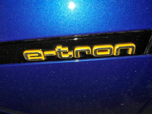E-tron von oben mit Blitz